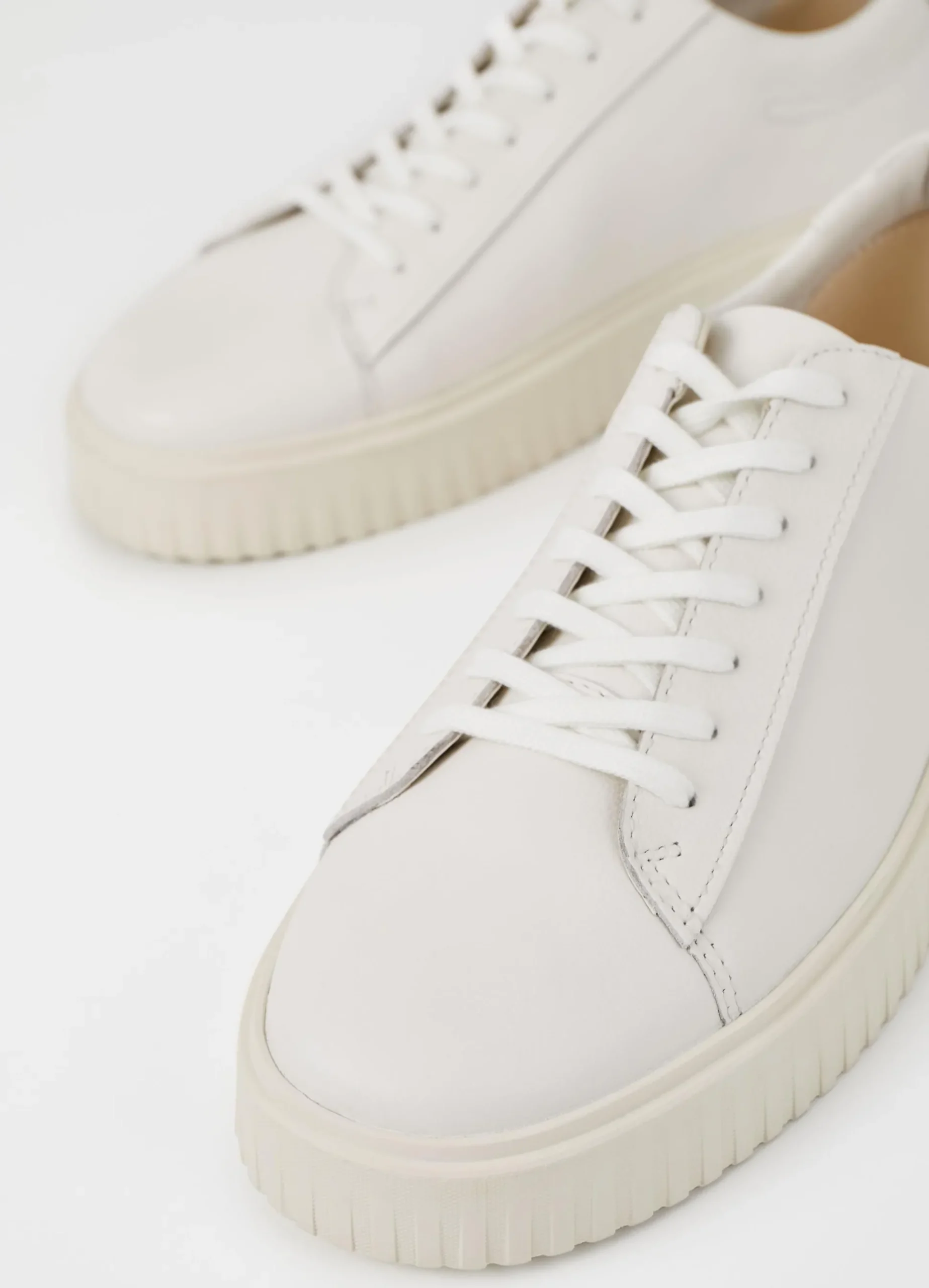 DEREK SNEAKERS