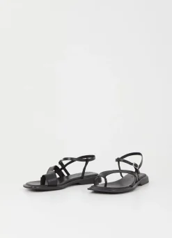 IZZY SANDALER