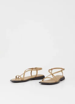 IZZY SANDALER