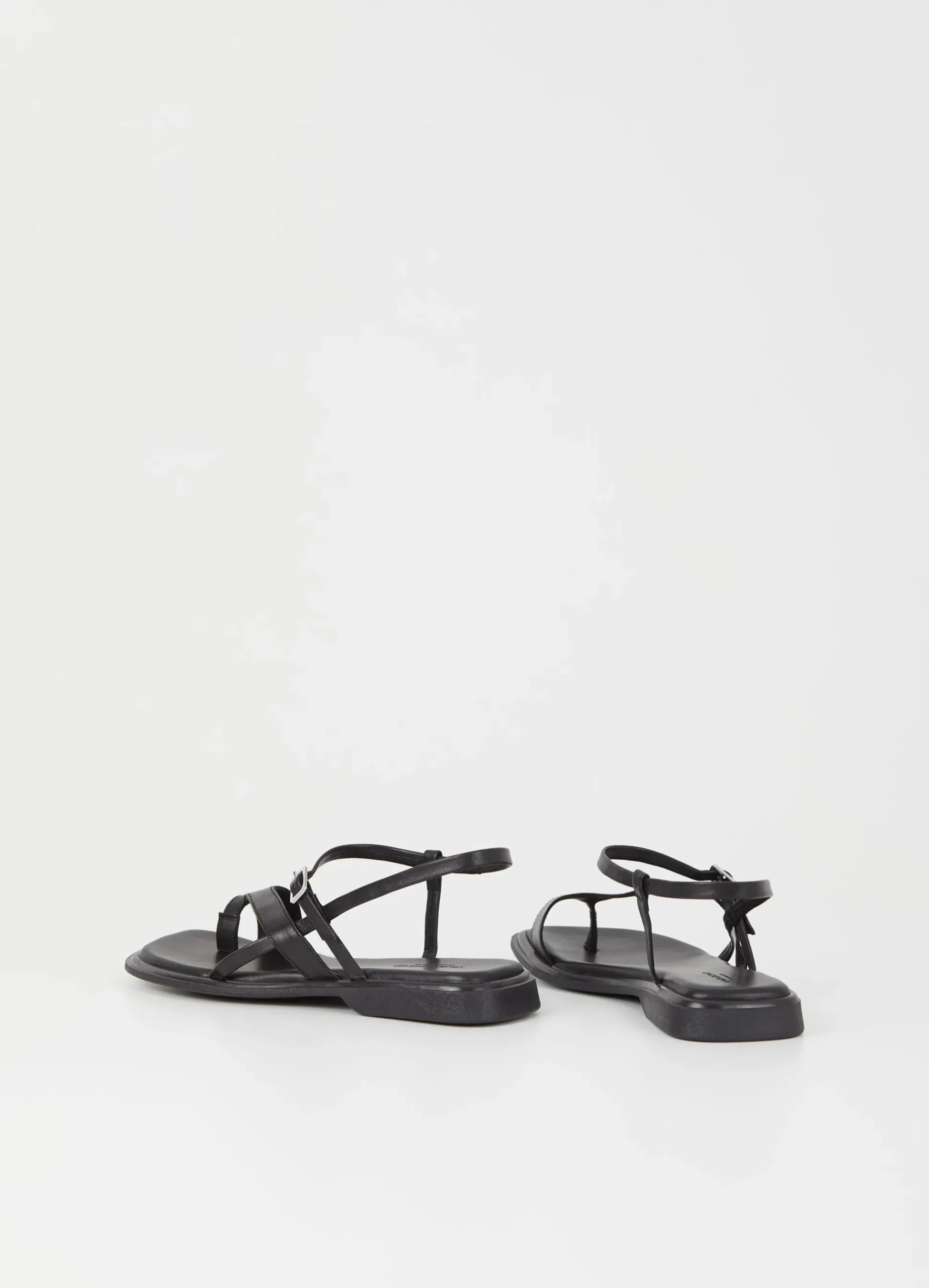 IZZY SANDALER