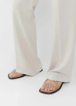 IZZY SANDALER
